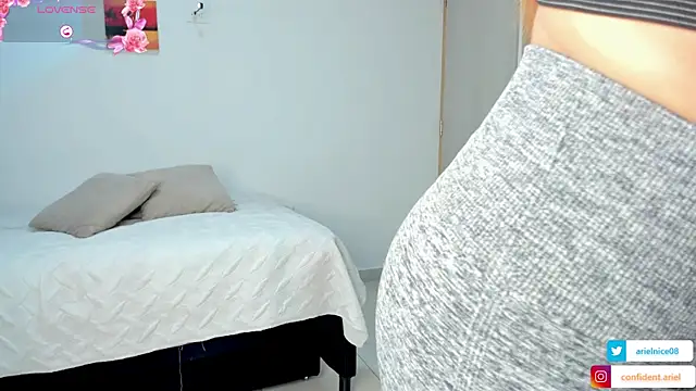 Snapshot of ariel35 chatting on September 2025 09:48:02 PM ariel35 online show from September 2025 09:48:02 PM