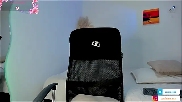 ariel35 online show from April 2026 09:28:02 PM