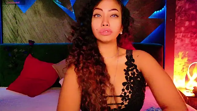 Snapshot of ElyaQuinn chatting on November 2025 07:30:01 AM ElyaQuinn online show from November 2025 07:30:01 AM