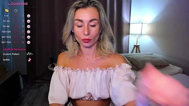 Snapshot of DannaEvan chatting on February 2025 03:23:02 AM DannaEvan online show from February 2025 03:23:02 AM