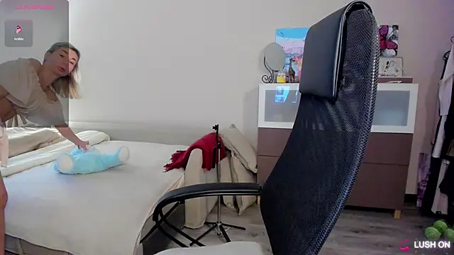 Snapshot of DannaEvan chatting on December 2025 03:33:01 AM DannaEvan online show from December 2025 03:33:01 AM