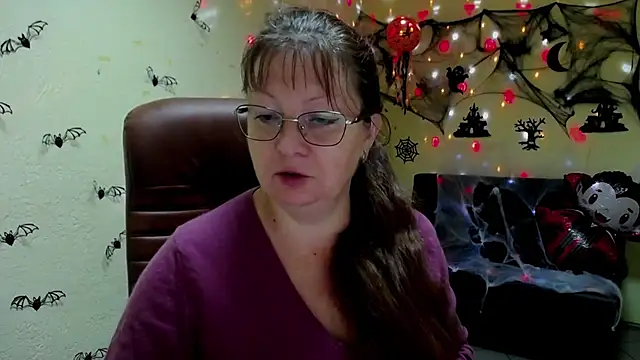 Snapshot of VanessaHotts chatting on October 2025 05:04:02 AM VanessaHotts online show from October 2025 05:04:02 AM