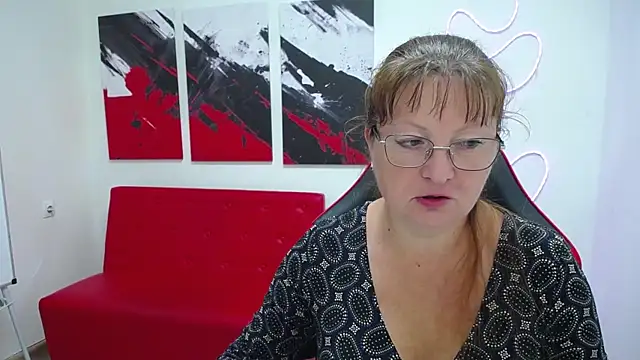 VanessaHotts online show from July 2026 05:01:01 AM