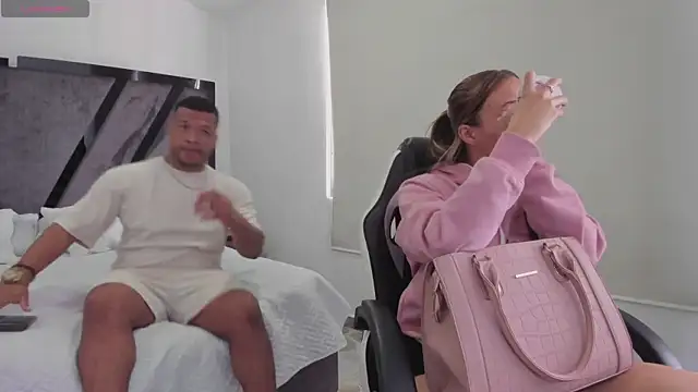 AnnieAndStefan online show from December 2025 02:10:02 PM