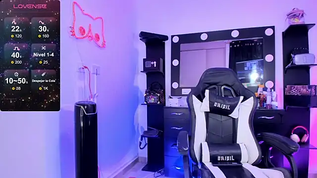 Snapshot of miss_kitty chatting on January 2025 01:13:02 AM miss kitty online show from January 2025 01:13:02 AM