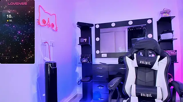 Snapshot of miss_kitty chatting on February 2025 12:20:02 AM miss kitty online show from February 2025 12:20:02 AM