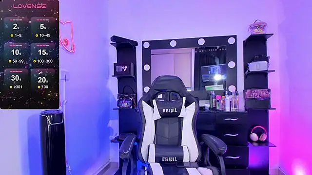 Snapshot of miss_kitty chatting on February 2025 11:03:02 PM miss kitty online show from February 2025 11:03:02 PM