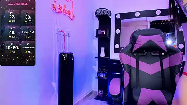 Snapshot of miss_kitty chatting on September 2025 11:59:02 PM miss kitty online show from September 2025 11:59:02 PM