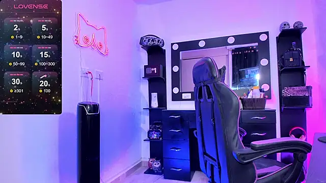 Snapshot of miss_kitty chatting on October 2025 11:27:01 PM miss kitty online show from October 2025 11:27:01 PM