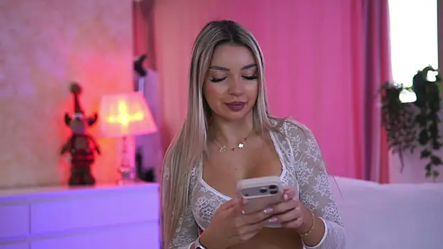 Snapshot of ArtTeasee chatting on December 2025 09:24:01 AM ArtTeasee online show from December 2025 09:24:01 AM