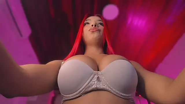 Snapshot of Emmily_Savage chatting on November 2025 11:43:02 AM Emmily Savage online show from November 2025 11:43:02 AM