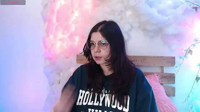 Snapshot of Mey_moon chatting on February 2025 12:10:01 AM Mey moon online show from February 2025 12:10:01 AM