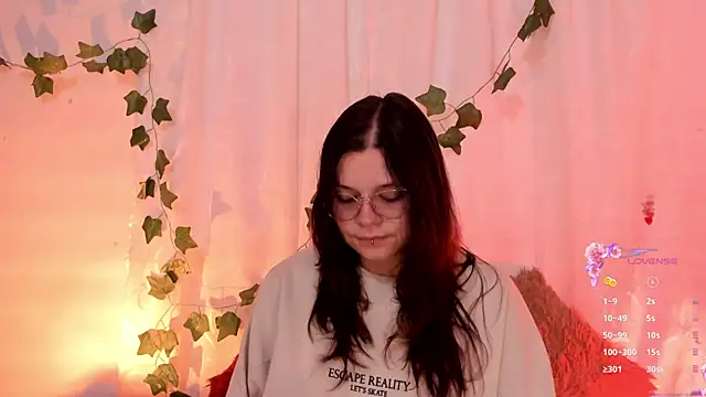 Snapshot of Mey_moon chatting on March 2025 03:13:02 AM Mey moon online show from March 2025 03:13:02 AM