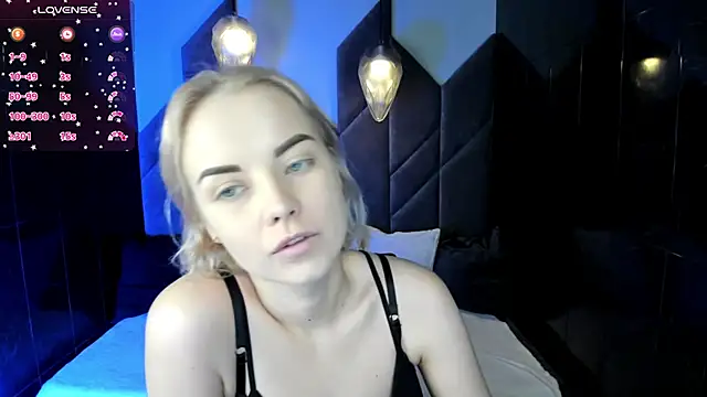 Snapshot of StephanieSweety chatting on February 2025 01:53:02 PM StephanieSweety online show from February 2025 01:53:02 PM