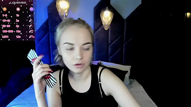 Snapshot of StephanieSweety chatting on March 2025 07:34:01 PM StephanieSweety online show from March 2025 07:34:01 PM