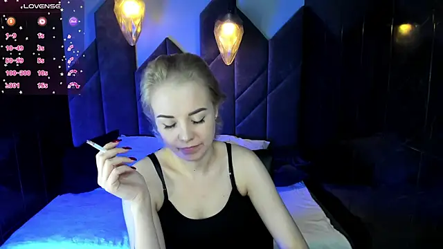 Snapshot of StephanieSweety chatting on March 2025 08:37:02 AM StephanieSweety online show from March 2025 08:37:02 AM