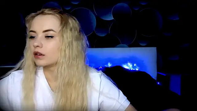 StephanieSweety online show from November 2025 12:15:02 PM