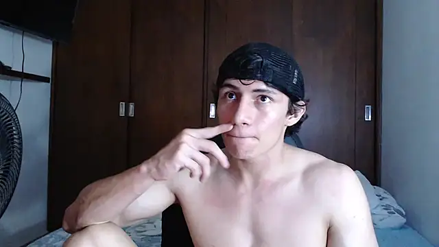 Snapshot of aresholland chatting on January 2025 04:48:01 AM aresholland online show from January 2025 04:48:01 AM