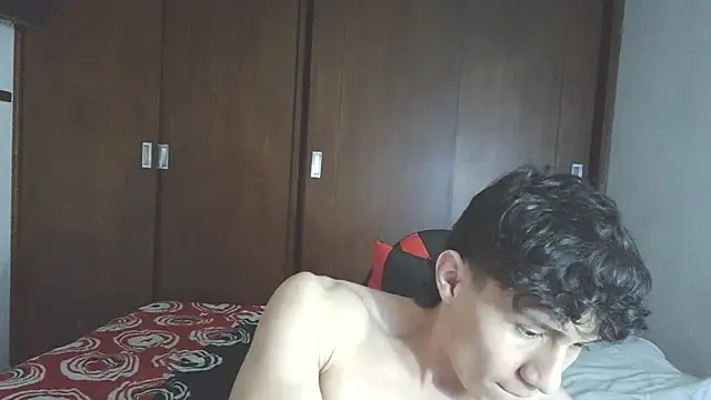 Snapshot of aresholland chatting on October 2025 11:42:02 PM aresholland online show from October 2025 11:42:02 PM