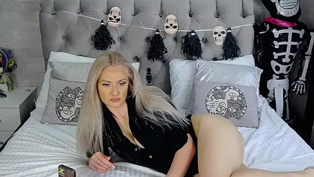 Snapshot of IsabellaDeRosa chatting on October 2025 09:46:02 AM IsabellaDeRosa online show from October 2025 09:46:02 AM