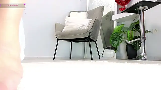 missmiamore online show from February 2025 07:02:01 PM