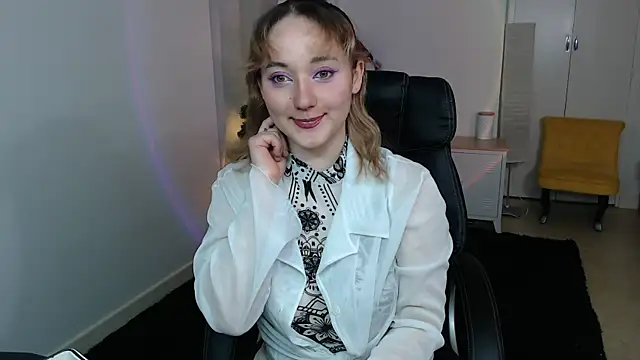 Snapshot of Crystal-dreamt chatting on December 2025 09:25:01 AM Crystal-dreamt online show from December 2025 09:25:01 AM