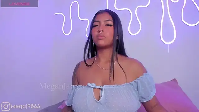 meganjames1 online show from February 2025 12:15:02 PM