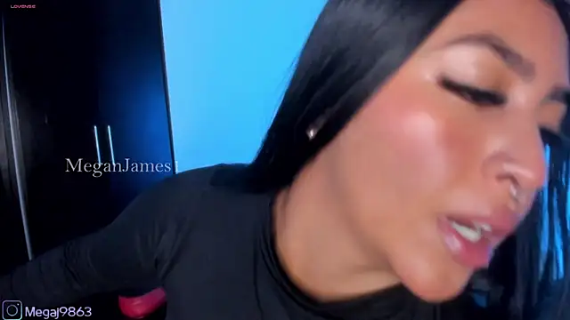 meganjames1 online show from April 2026 12:28:01 PM