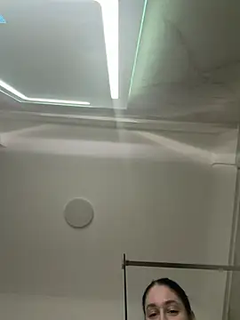 Snapshot of moniqque chatting on February 2026 07:43:01 PM moniqque online show from February 2026 07:43:01 PM