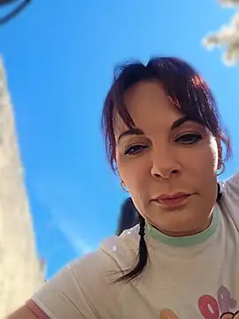 JuneLaFrenchie online show from April 2026 01:58:02 PM