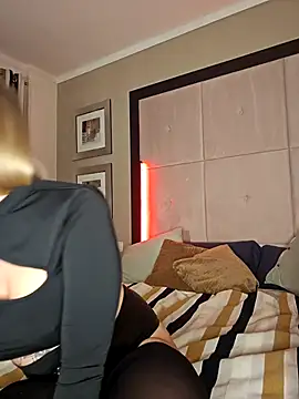 Snapshot of TARA-FUN chatting on October 2025 06:08:01 PM TARA-FUN online show from October 2025 06:08:01 PM