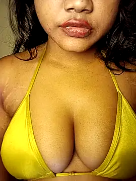 Hotlisa online show from December 2025 05:04:02 AM