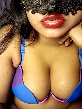 Hotlisa online show from December 2025 05:40:02 PM