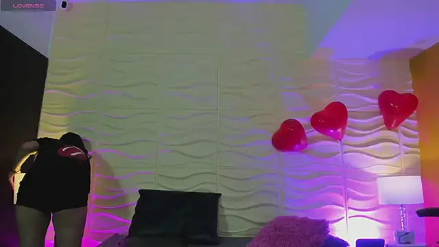 Snapshot of LucianaCarter chatting on February 2025 04:09:02 AM LucianaCarter online show from February 2025 04:09:02 AM