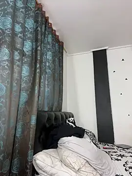 croftsmila online show from February 2026 10:39:01 PM