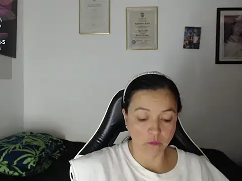 katty lorens online show from June 2026 01:54:01 AM