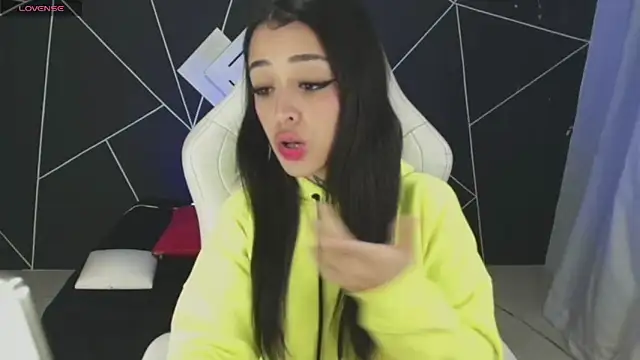 Snapshot of farichell chatting on October 2025 09:55:02 PM farichell online show from October 2025 09:55:02 PM