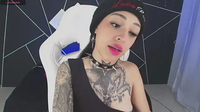 Snapshot of farichell chatting on October 2025 08:46:02 PM farichell online show from October 2025 08:46:02 PM