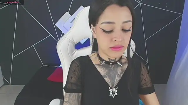 Snapshot of farichell chatting on November 2025 09:47:01 PM farichell online show from November 2025 09:47:01 PM