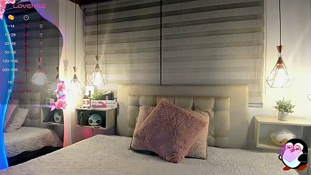 cristal  hot 1 online show from March 2026 05:02:02 AM