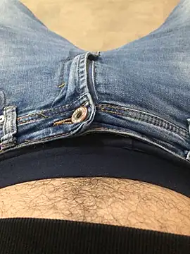 Snapshot of MoochedTape chatting on December 2024 03:58:01 PM MoochedTape online show from December 2024 03:58:01 PM