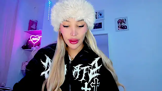  viioletweekend  online show from February 2026 08:05:01 PM