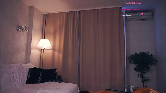 Snapshot of SofyBruno chatting on February 2025 05:19:02 AM SofyBruno online show from February 2025 05:19:02 AM