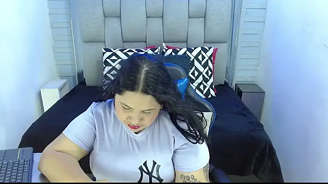 evelin zaens online show from September 2025 04:02:02 AM