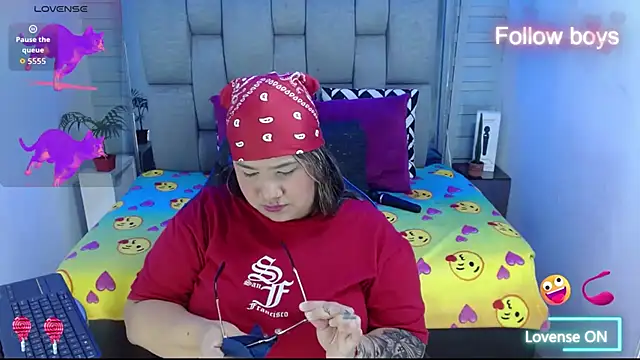 evelin zaens online show from December 2025 04:21:01 AM