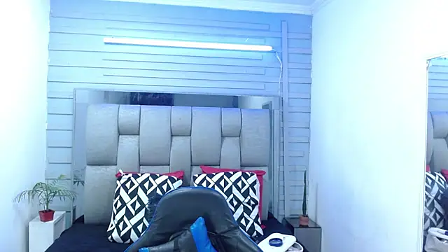 evelin zaens online show from March 2026 04:17:02 AM