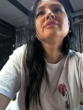 KikiXRed online show from April 2026 03:31:02 PM