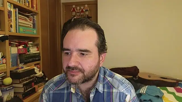 curiosillo83 online show from April 2026 03:20:01 PM