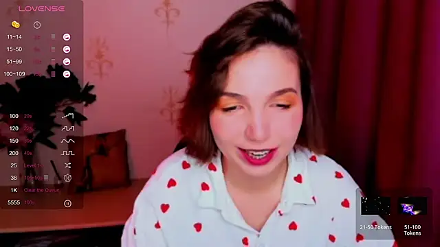 Snapshot of KindHazelHere_ chatting on October 2025 08:20:02 AM KindHazelHere online show from October 2025 08:20:02 AM