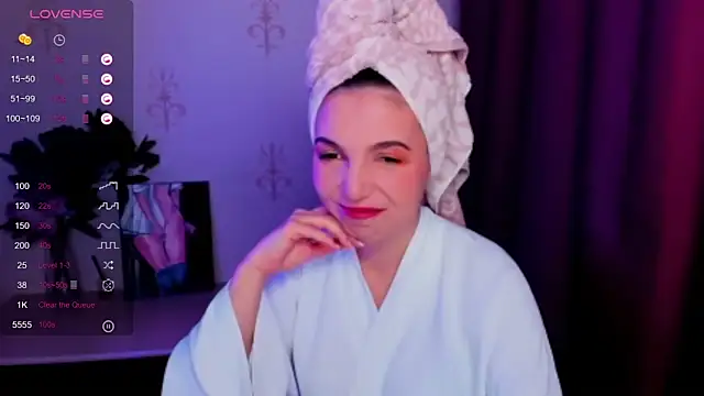 Snapshot of KindHazelHere_ chatting on October 2025 10:39:02 AM KindHazelHere online show from October 2025 10:39:02 AM